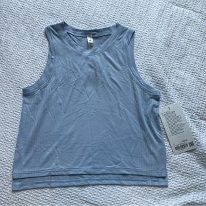 Lululemon train to be tank size 2 light blue